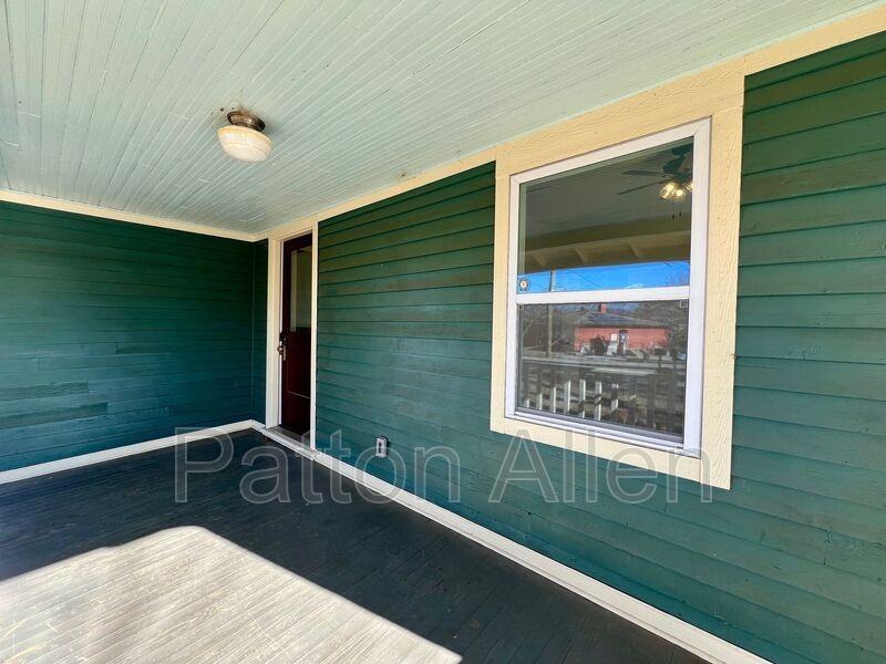 125 Burton St - Photo 3 of 36