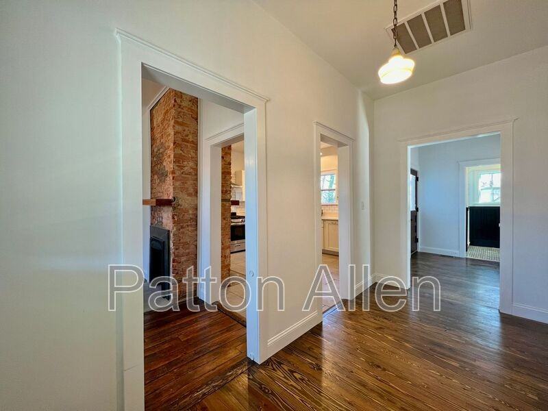 125 Burton St - Photo 7 of 36