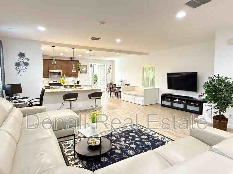 127 E Gemini Pl - Photo 3 of 27