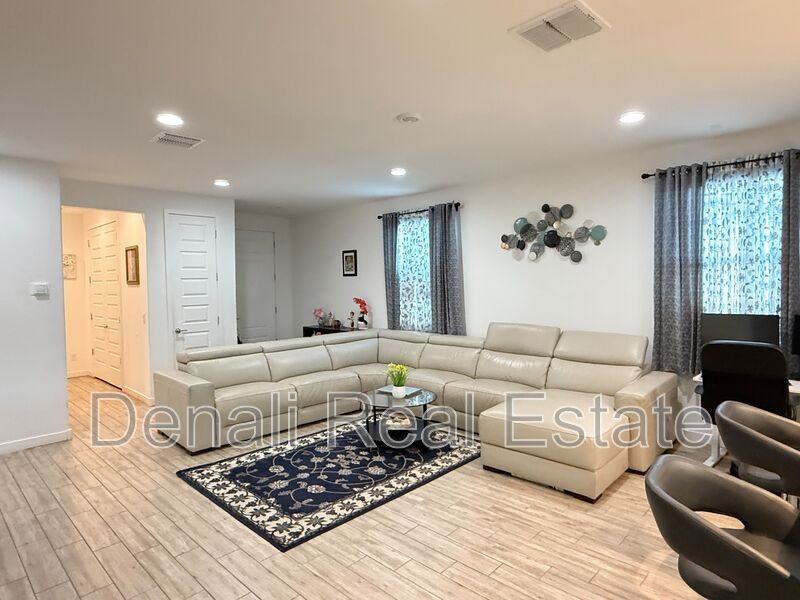 127 E Gemini Pl - Photo 7 of 27