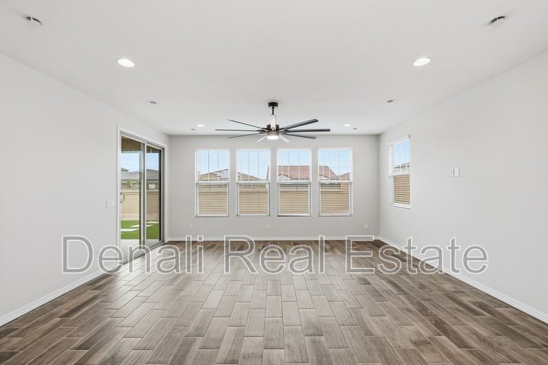 932 W Macaw Dr - Photo 4 of 44