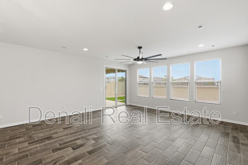 932 W Macaw Dr - Photo 3 of 44