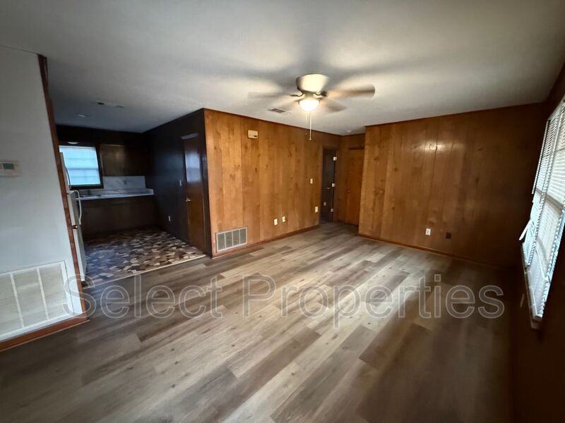 819 W Matthews Ave #4 - Photo 2 of 7