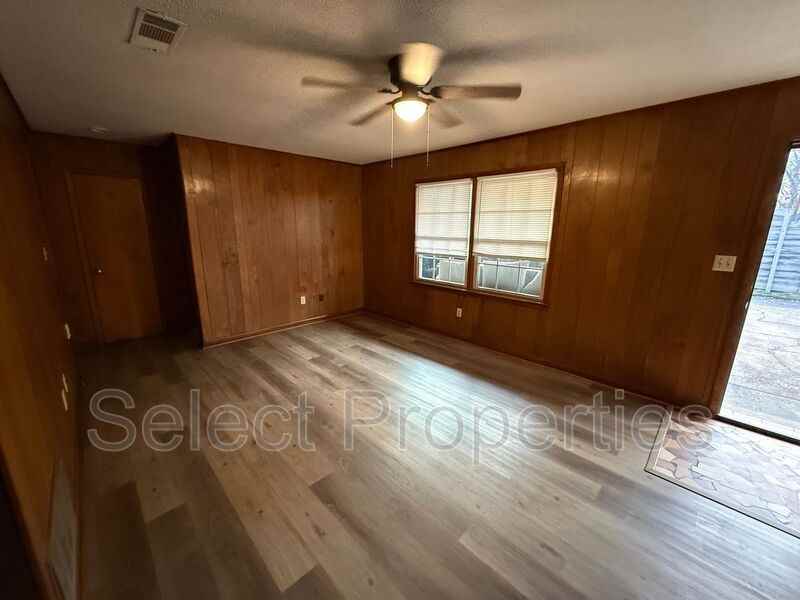 819 W Matthews Ave #4 - Photo 3 of 7