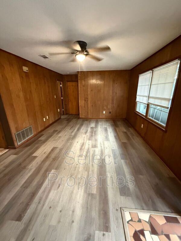 819 W Matthews Ave #4 - Photo 4 of 7