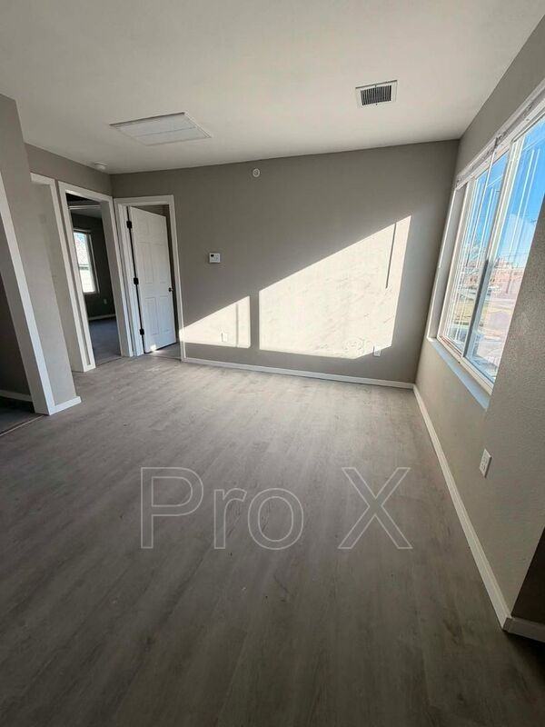 117-121 S Byers Apartments - Photo 3 of 14