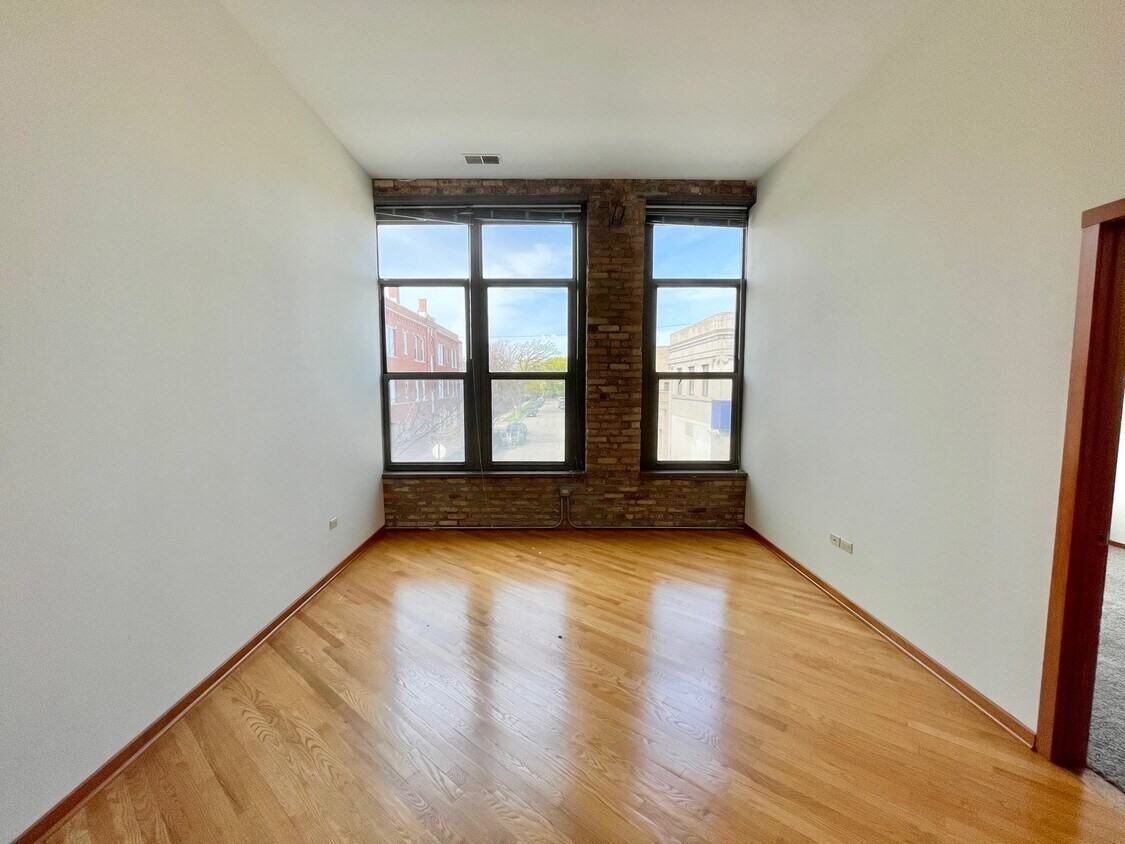 2925 N Central Park Ave #12 - Photo 3 of 7