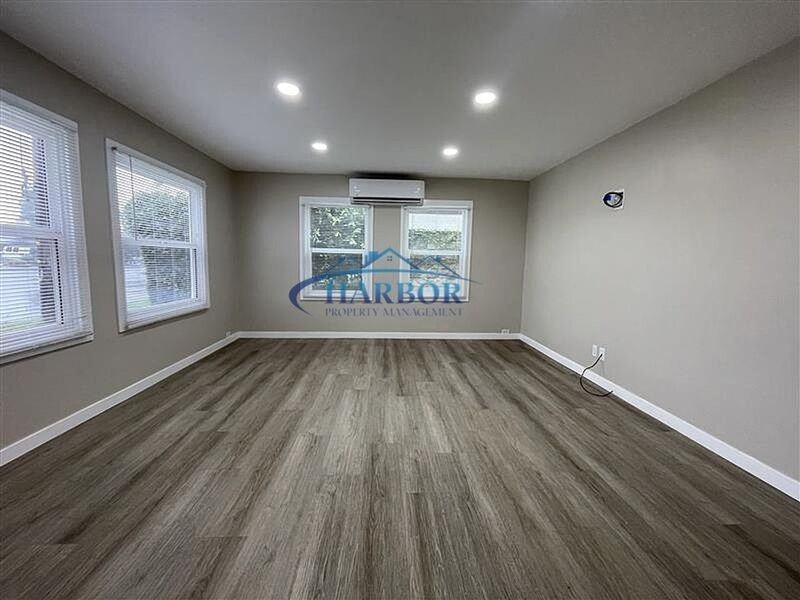 539 E 223rd St #539 - Photo 4 of 14