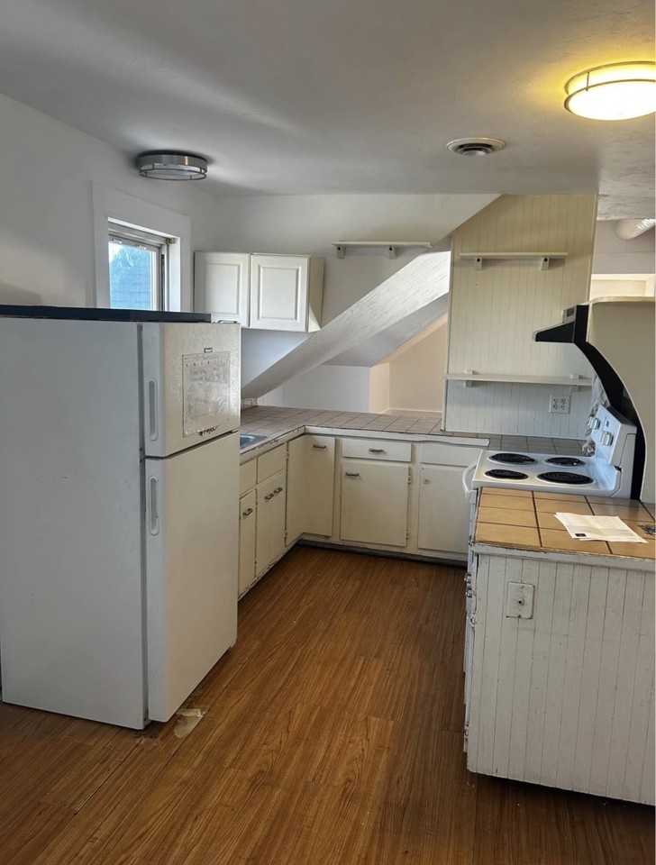 217 Pleasant St #3 - Photo 4 of 9