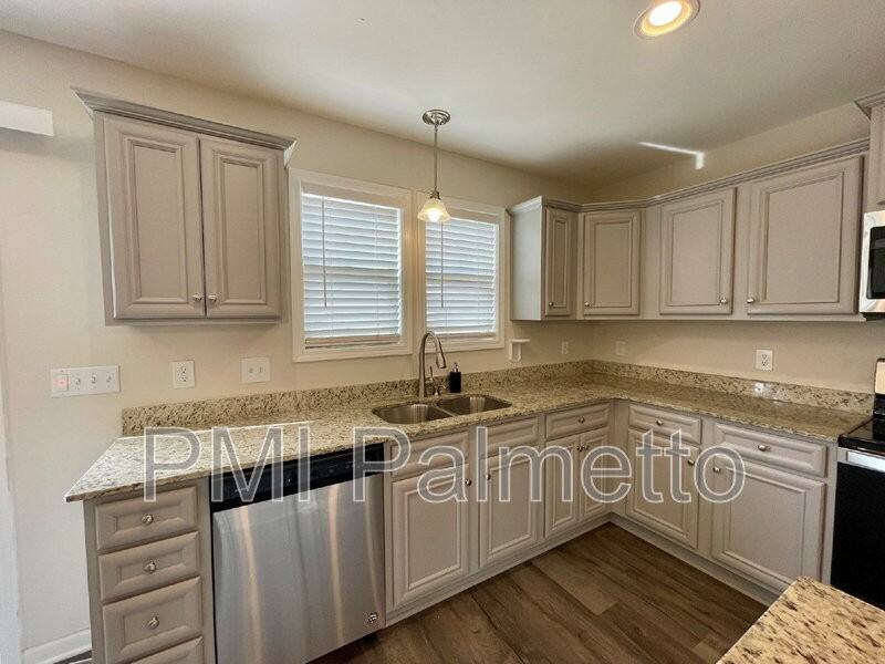 1 Belle Ct - Photo 7 of 32