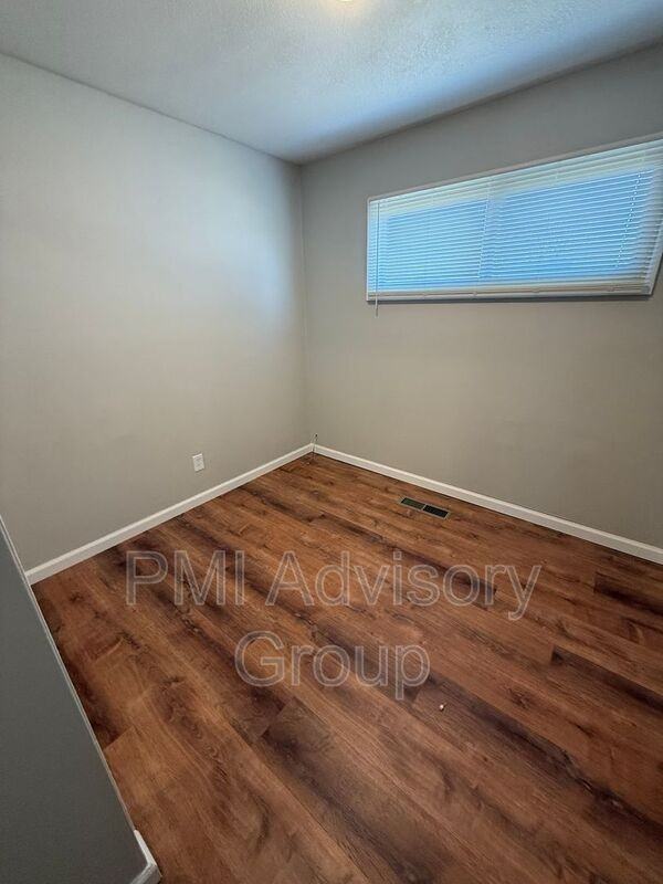 3525 Se Adams St - Photo 3 of 7