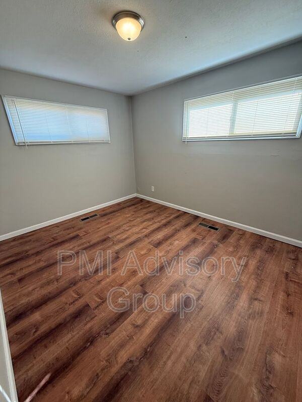 3525 Se Adams St - Photo 4 of 7