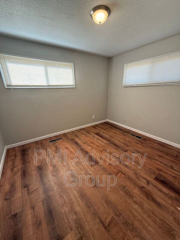 3525 Se Adams St - Photo 5 of 7