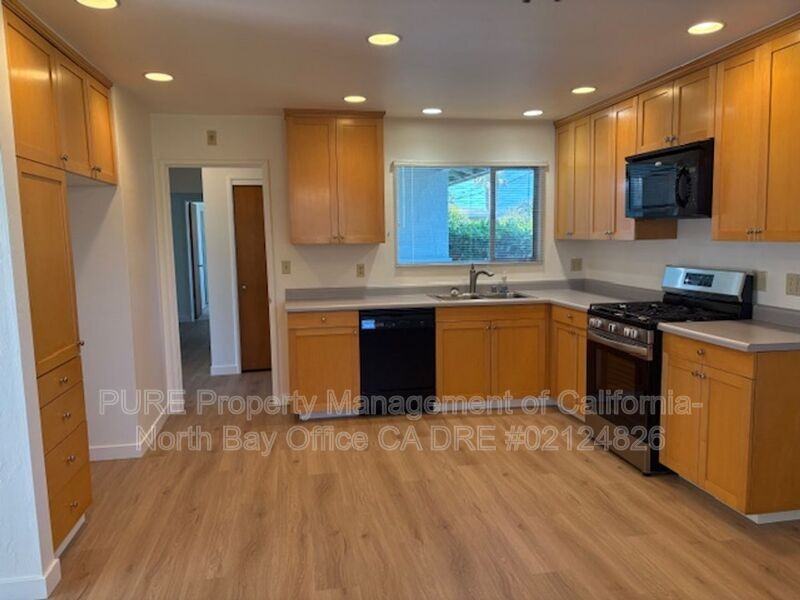 1432 Weaverly Dr - Photo 3 of 15