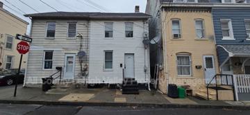 featured image of 129 W Sycamore St