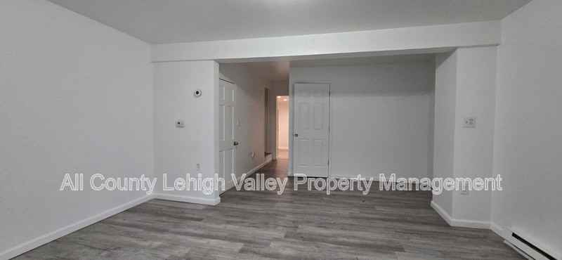 129 W Sycamore St - Photo 3 of 8