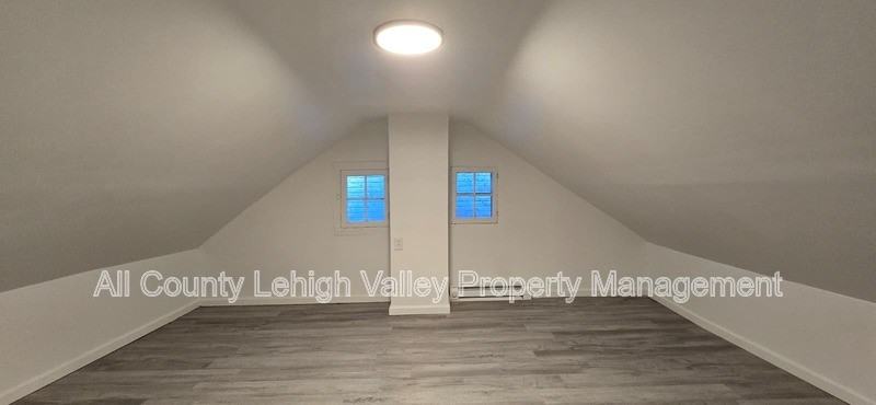 129 W Sycamore St - Photo 7 of 8