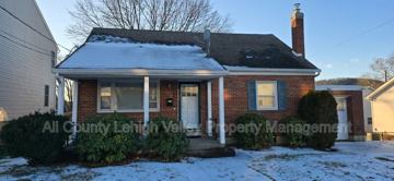 featured image of 1560 Riegel St