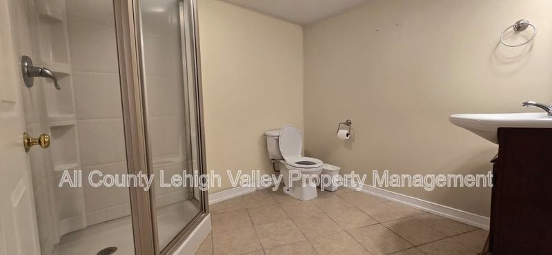 1560 Riegel St - Photo 6 of 15