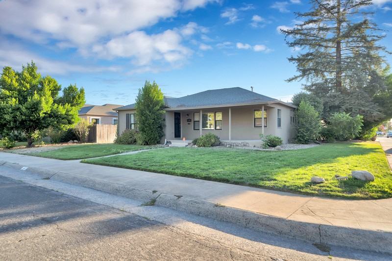 1301 S Lee Ave - Photo 3 of 33