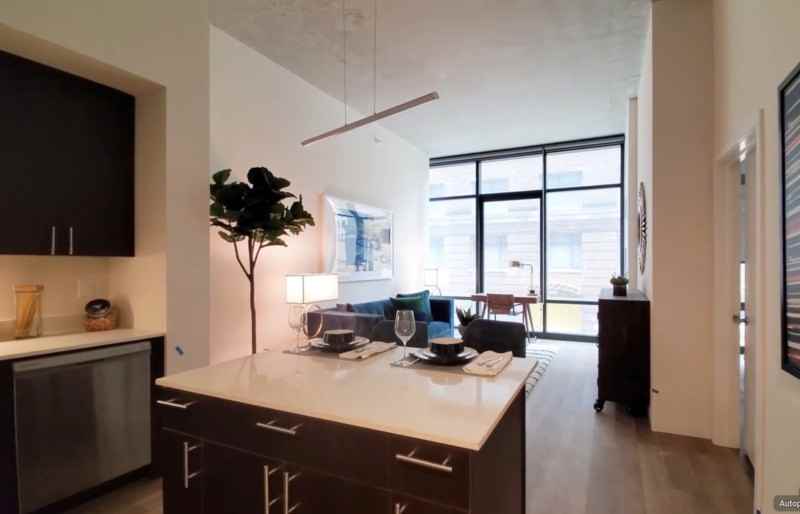 1322 S Wabash Ave - Photo 2 of 16