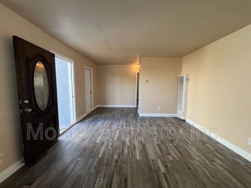 1011 12th St - Photo 2 of 40