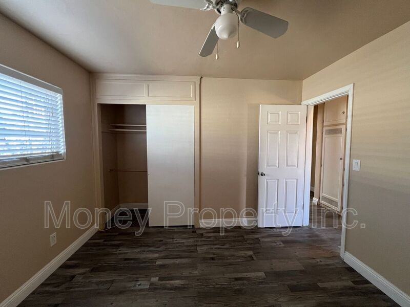 1011 12th St - Photo 4 of 40