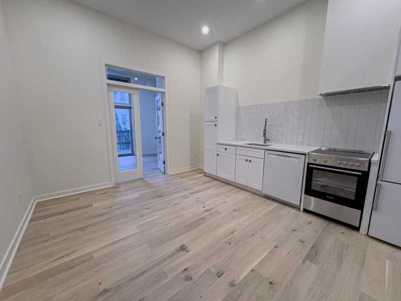 2011 Green St - Photo 6 of 18