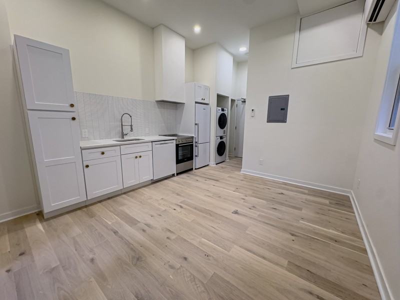 2011 Green St - Photo 7 of 18