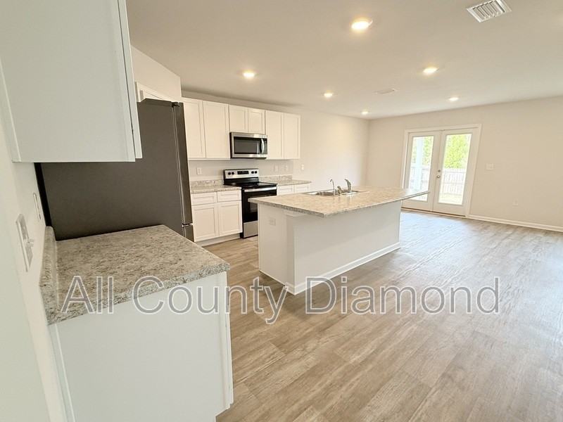 7245 Ellie B Dr - Photo 5 of 45