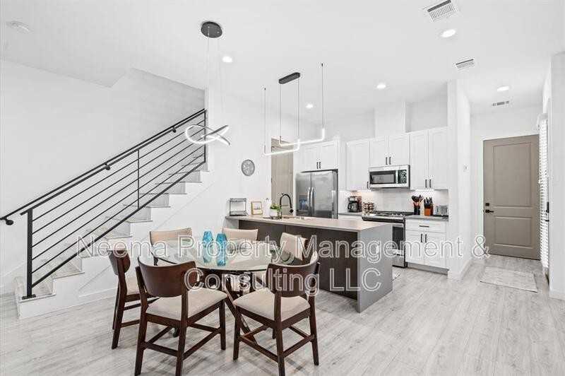 6825 Cadillac St Houston Tx 77021 - Photo 2 of 11