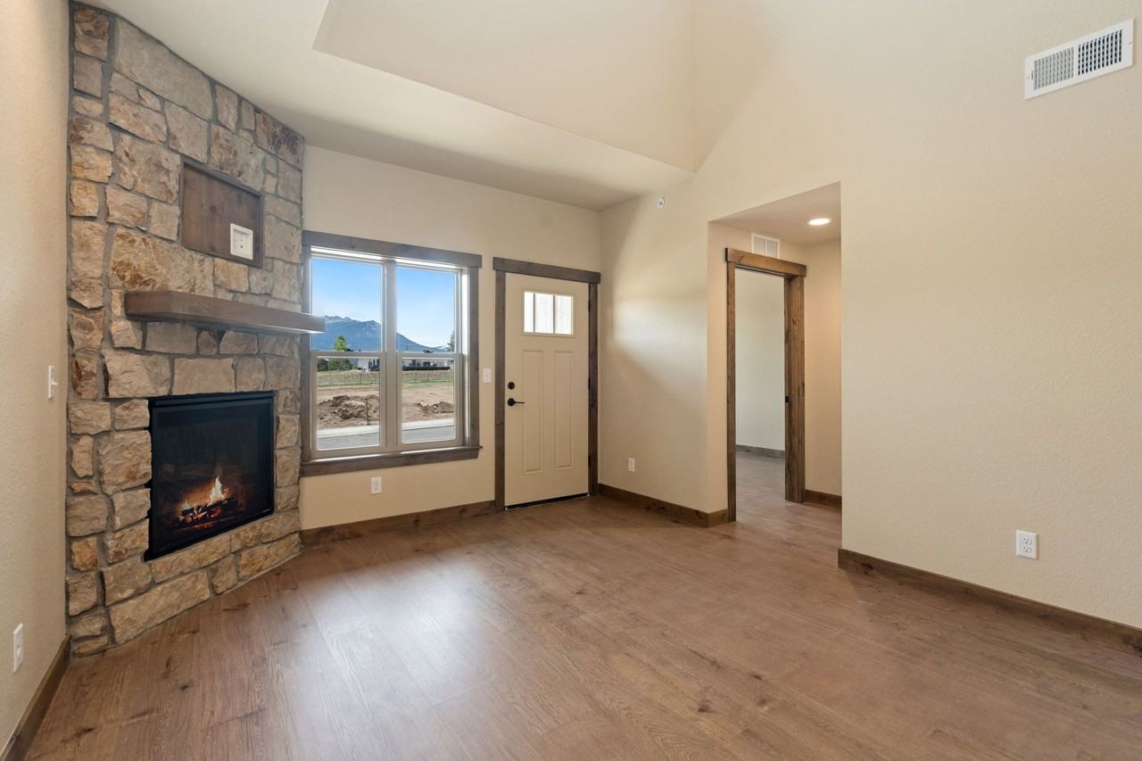 1701 Continental Peaks Cir - Photo 3 of 16