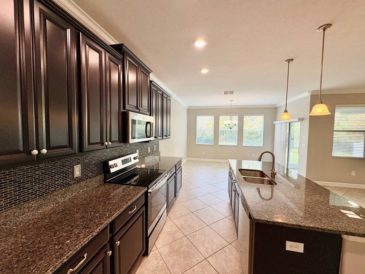 1695 Ludington Ave - Photo 6 of 31