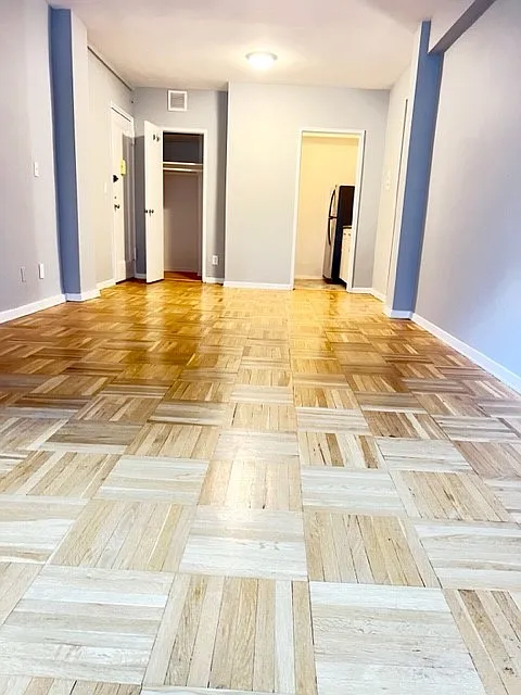 239 E Mosholu Pkwy N #2C - Photo 5 of 11