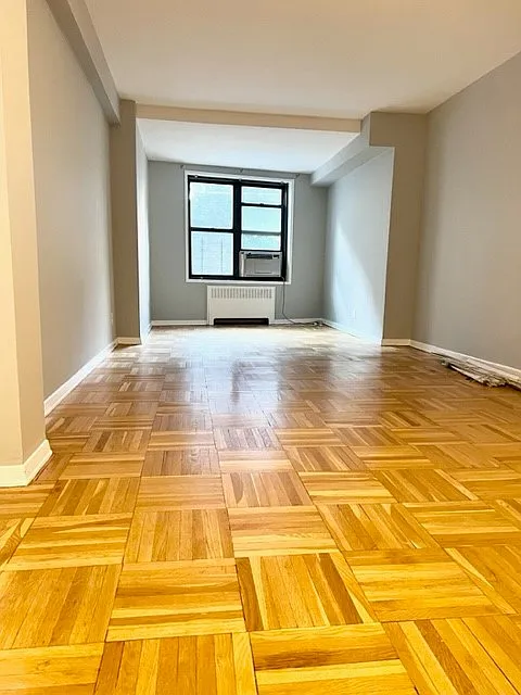 239 E Mosholu Pkwy N #2C - Photo 7 of 11