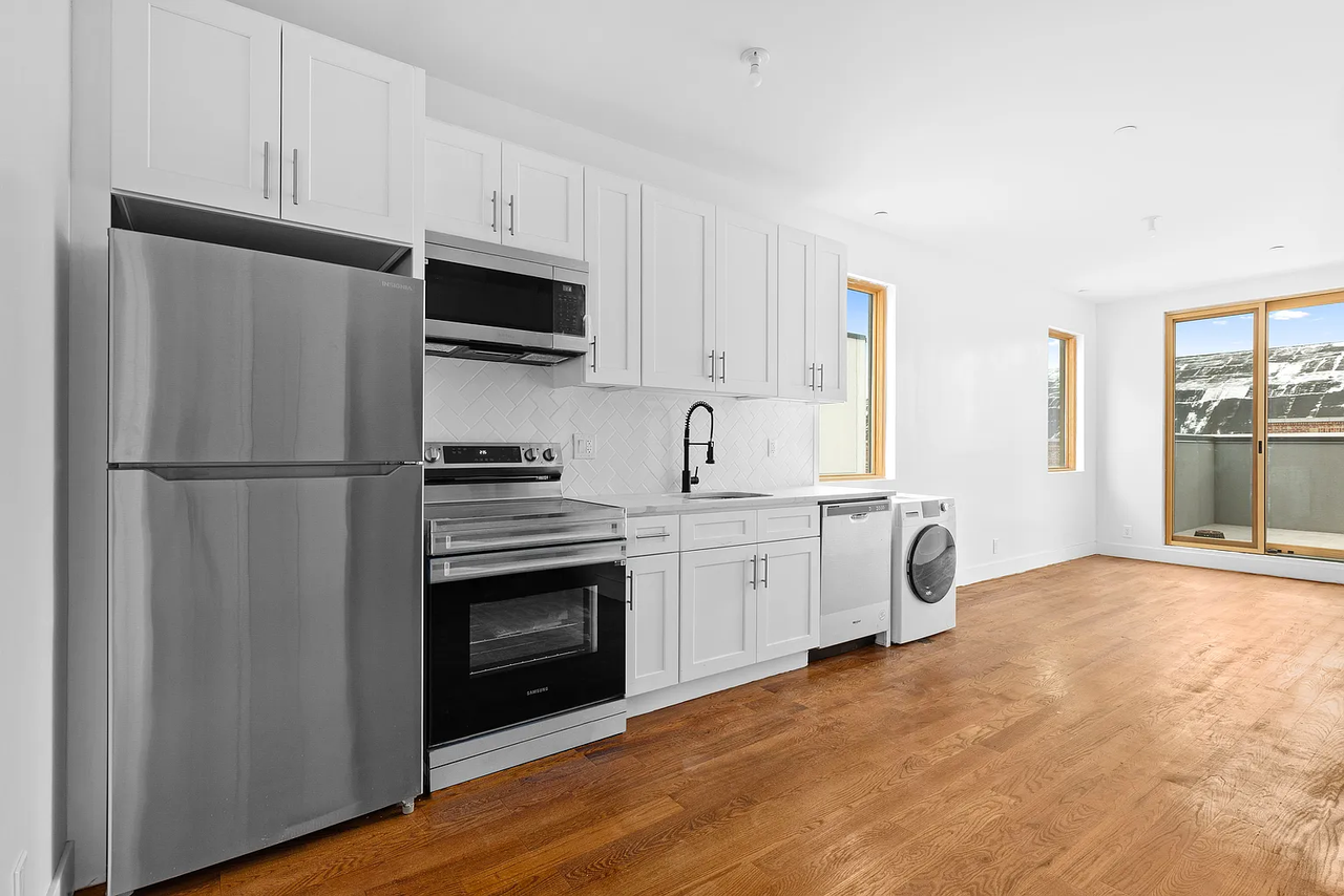 1008 Gates Ave #3 - Photo 3 of 6