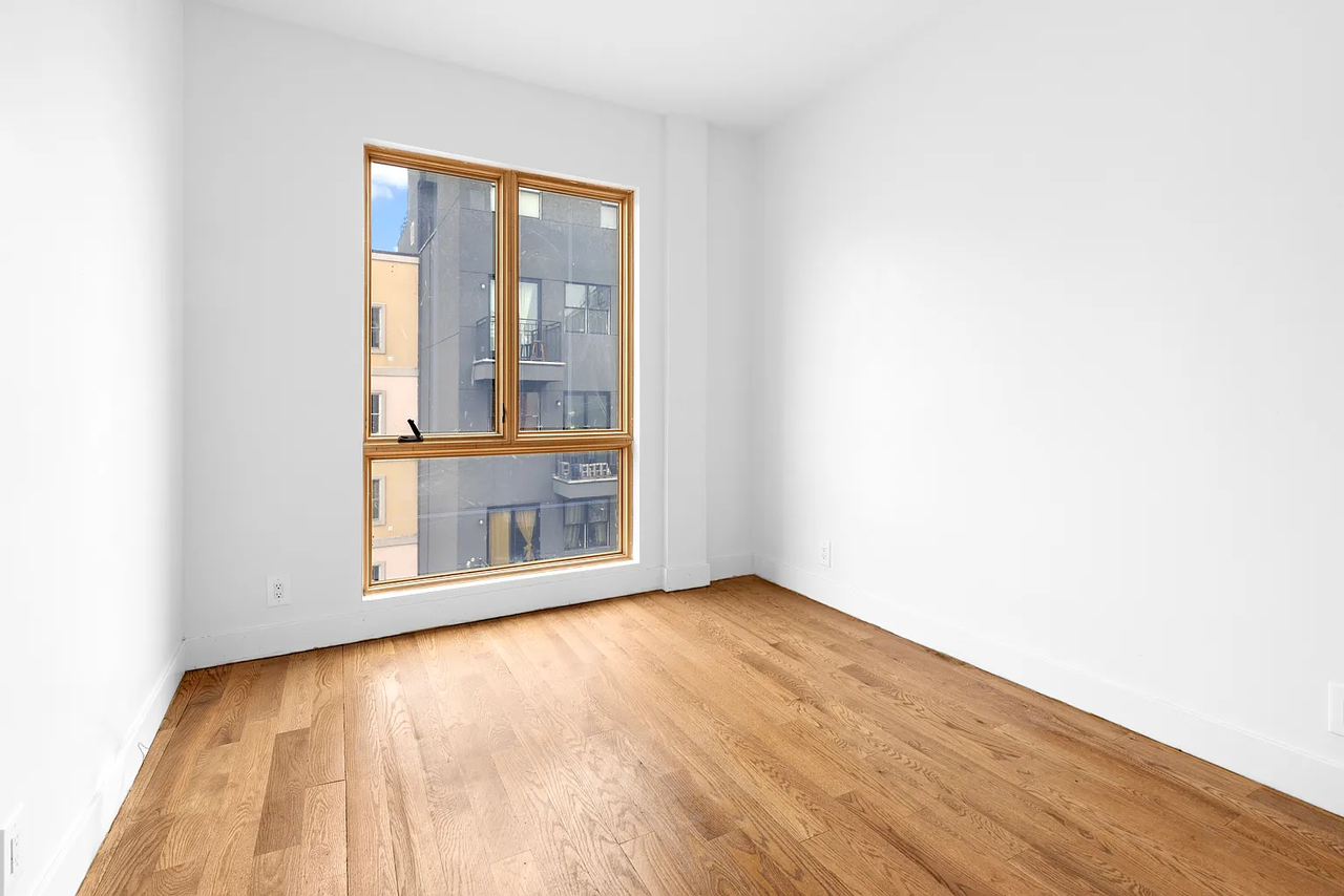 1008 Gates Ave #3 - Photo 4 of 6