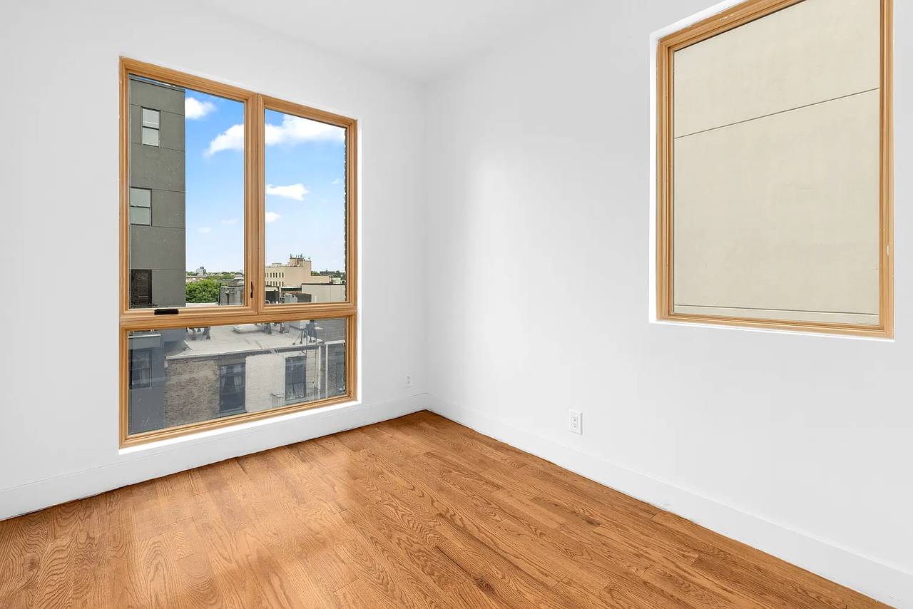 1008 Gates Ave #3 - Photo 5 of 6