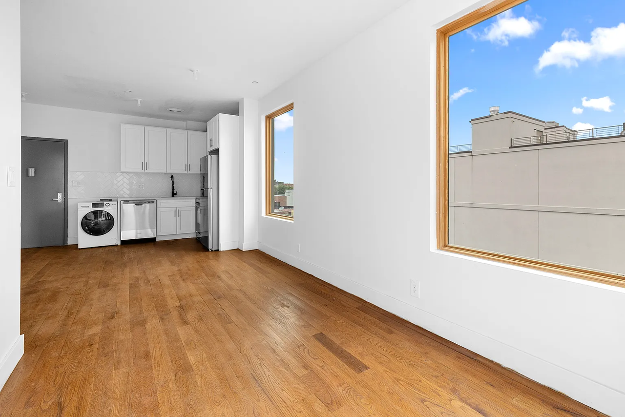 1008 Gates Ave #3 - Photo 6 of 6