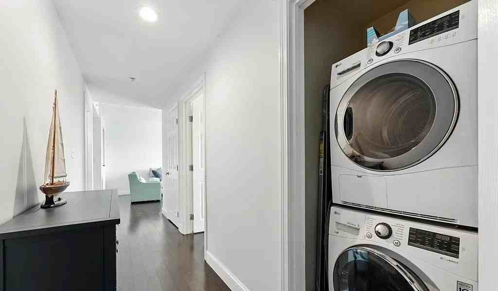 1 Nassau St - Photo 5 of 10