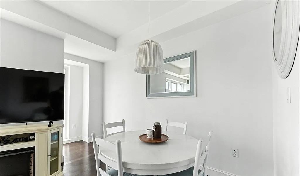 1 Nassau St - Photo 7 of 10