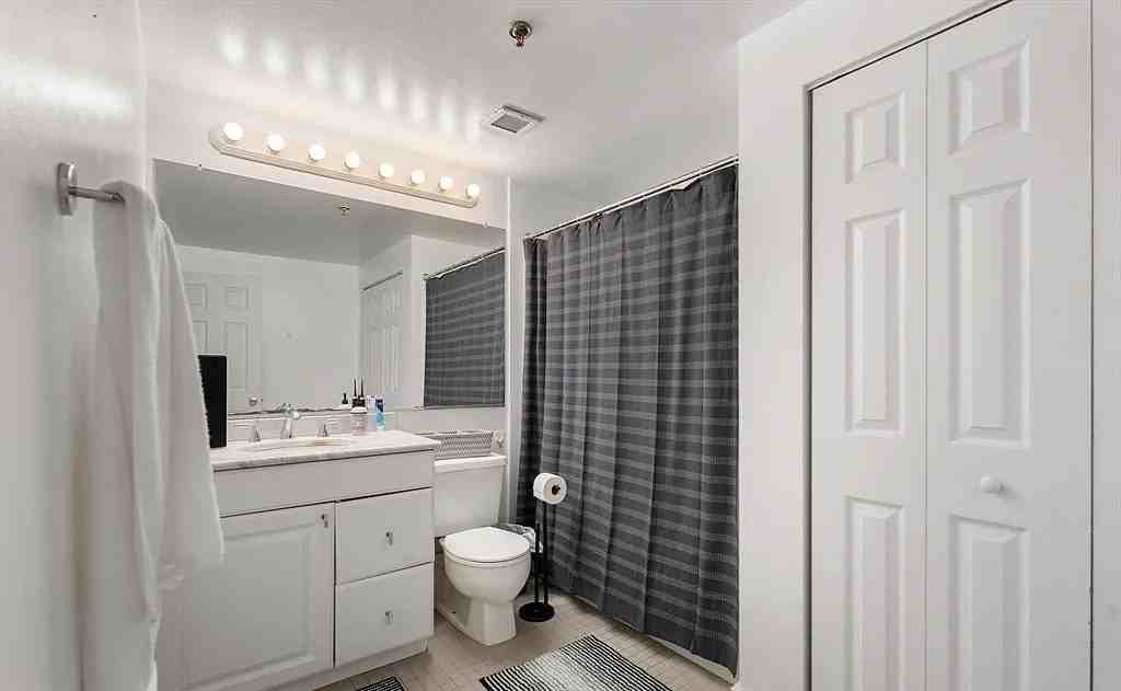 15 N Beacon St - Photo 2 of 8