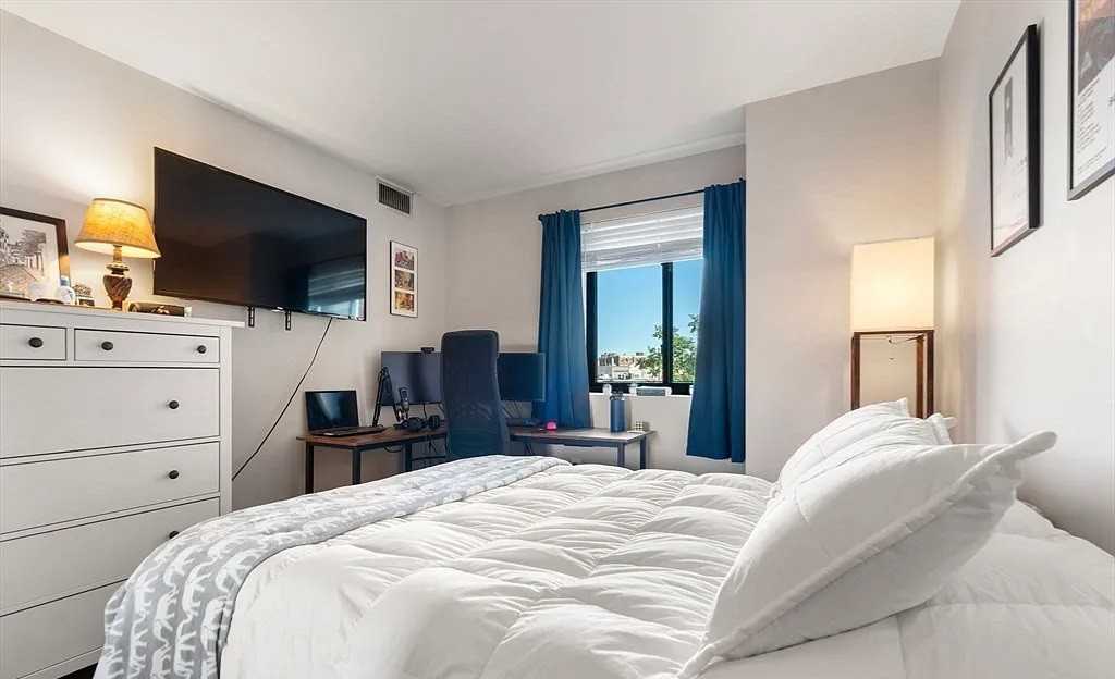 15 N Beacon St - Photo 3 of 8