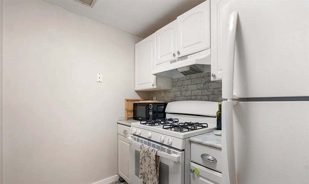 15 N Beacon St - Photo 5 of 8