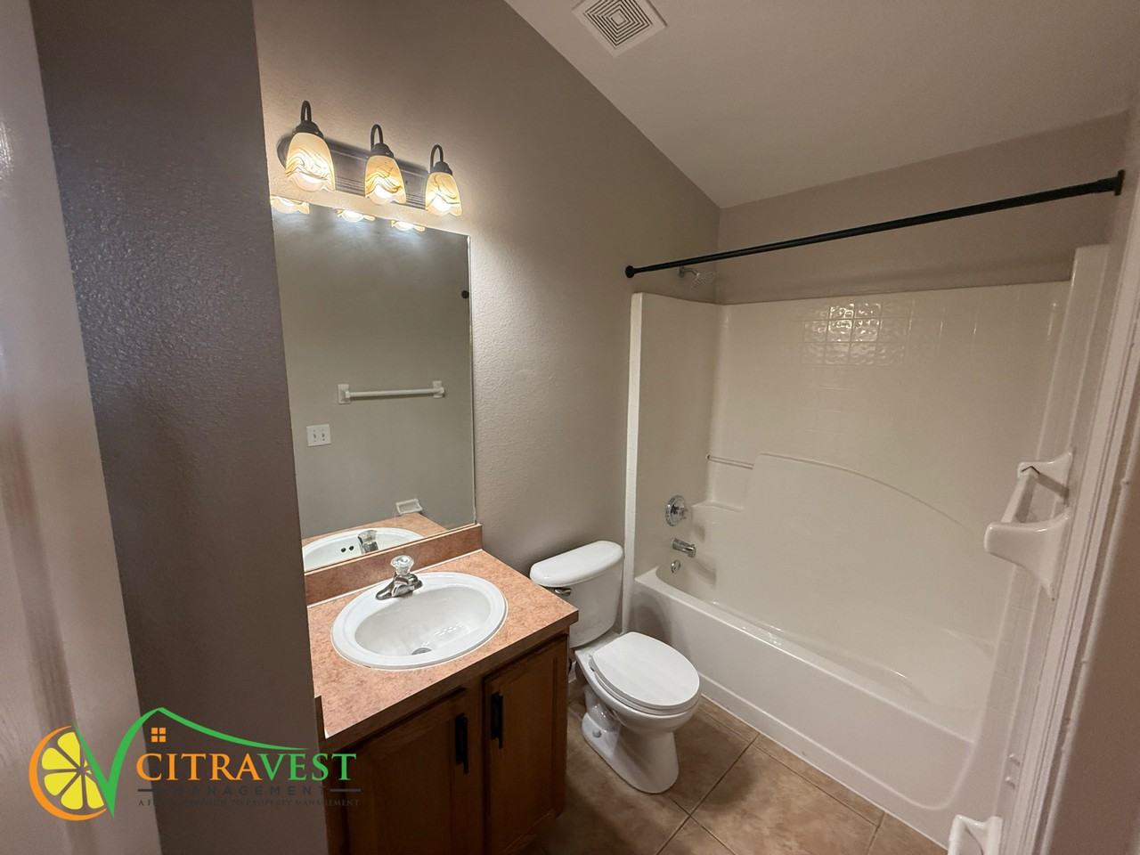 770 Rollins Dr - Photo 5 of 9