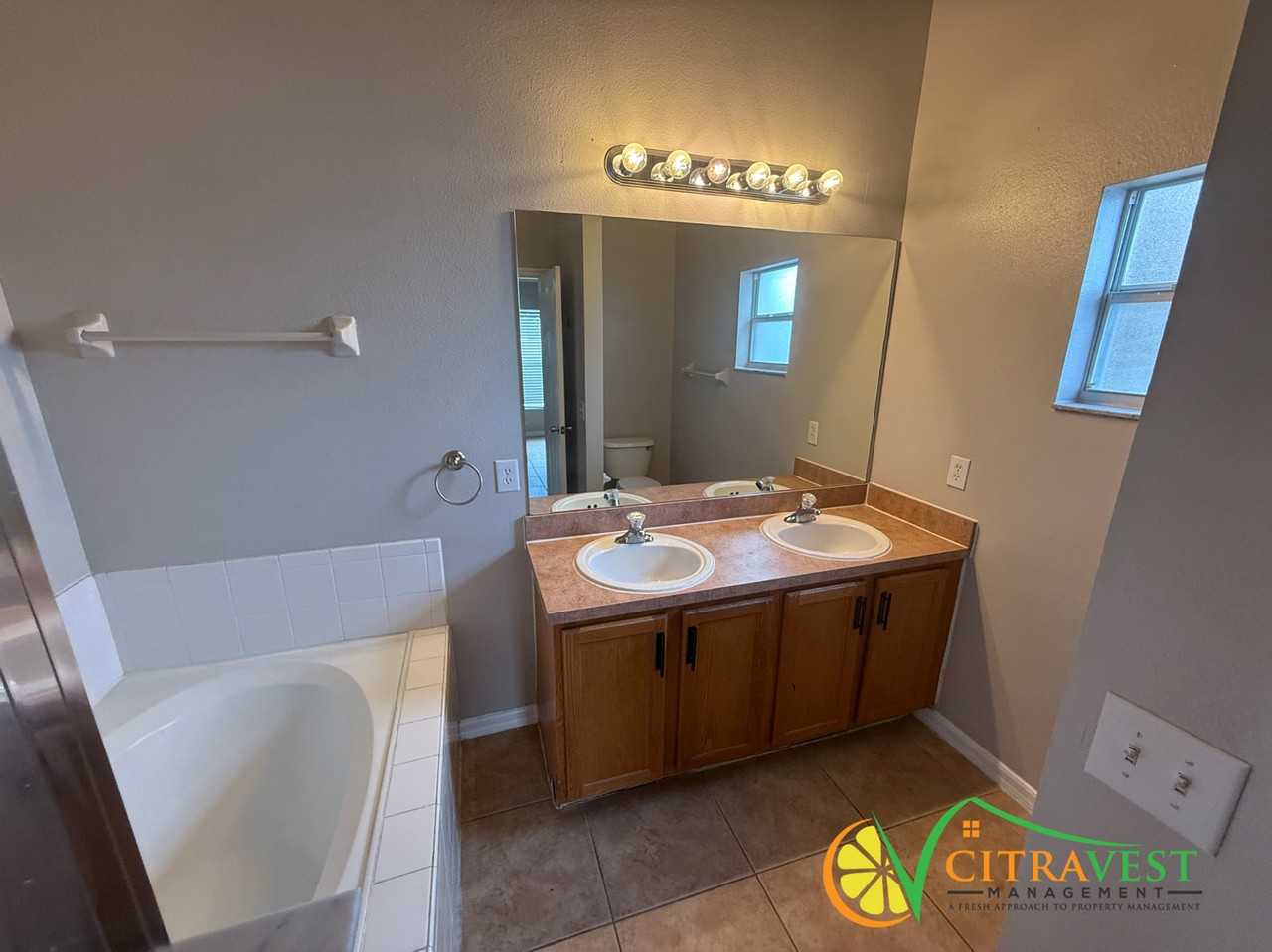 770 Rollins Dr - Photo 7 of 9