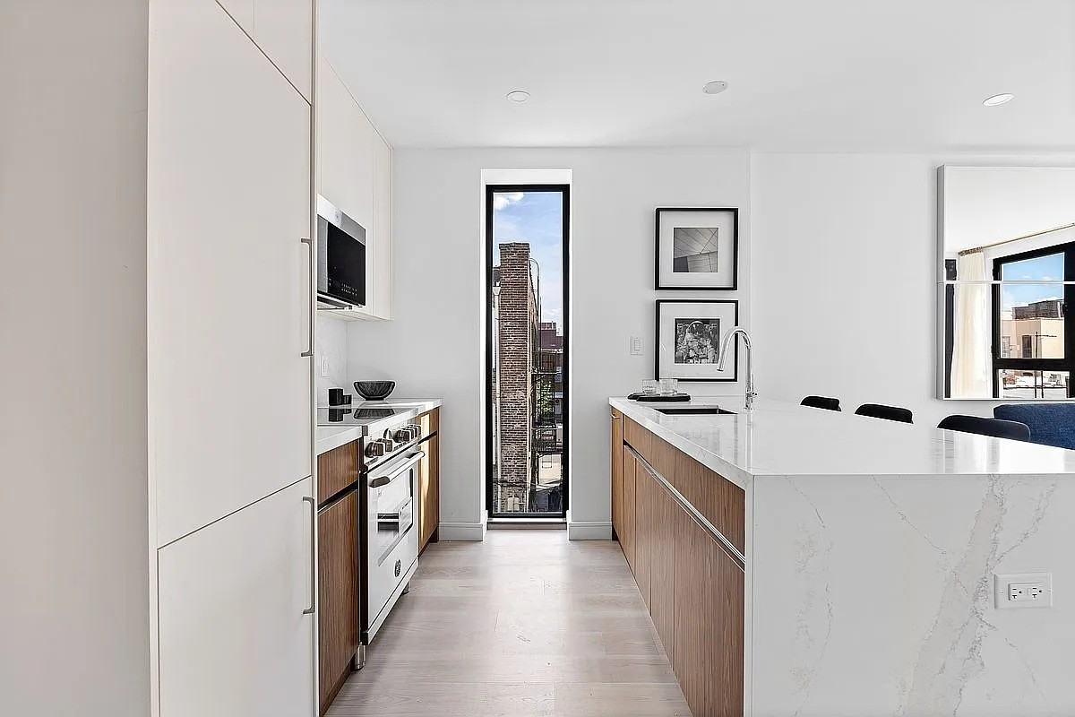 2588 38th St #3A - Photo 3 of 9