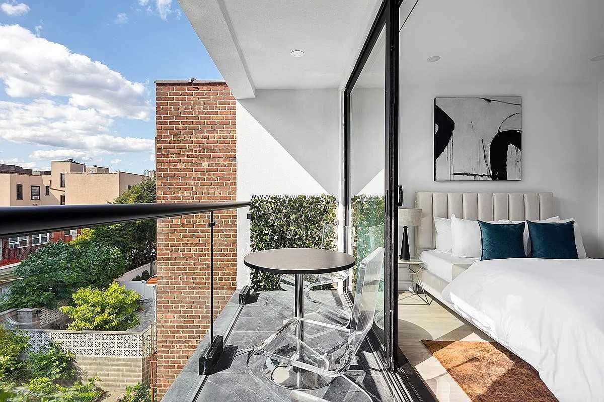 2588 38th St #3A - Photo 6 of 9