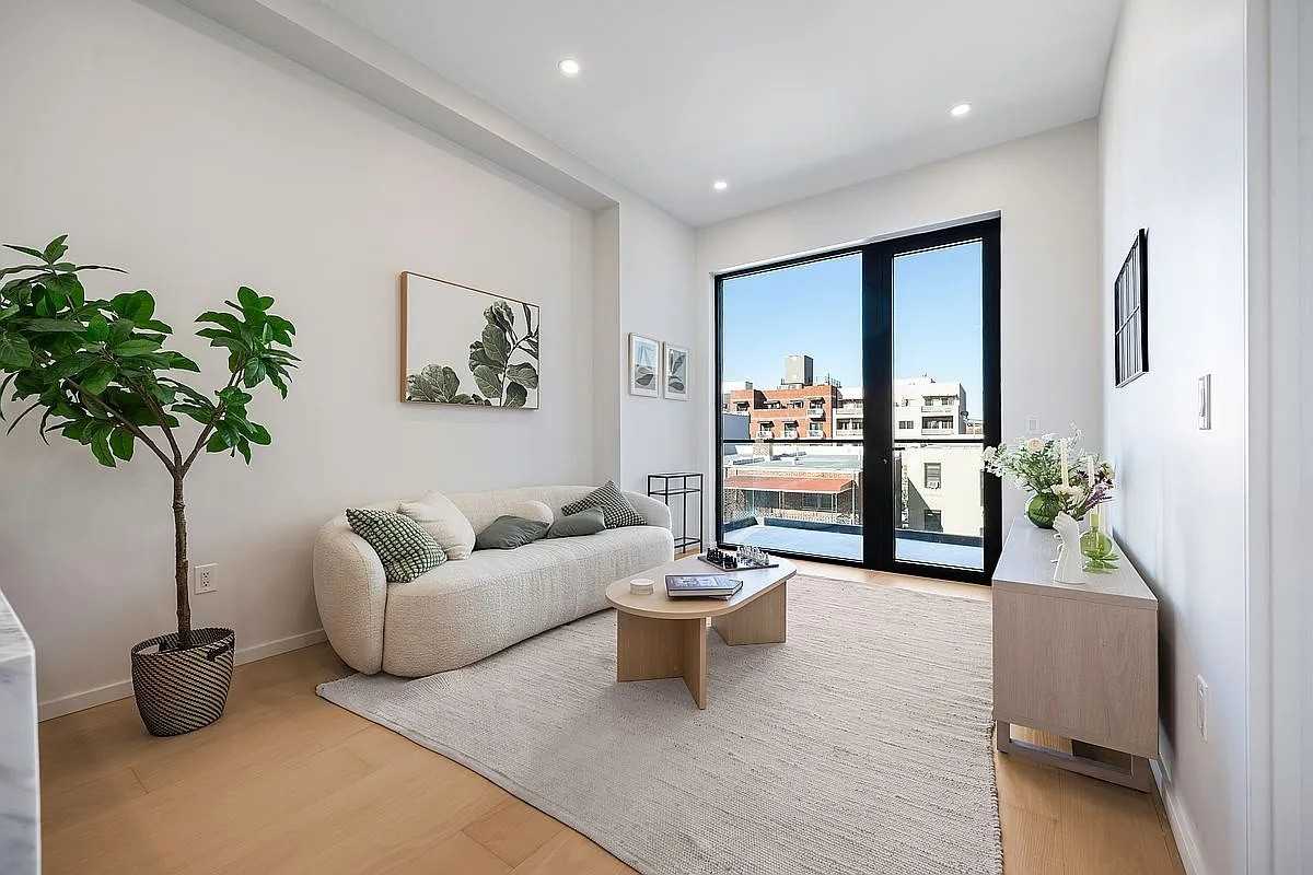 3116 21st St #PH1G - Photo 3 of 11