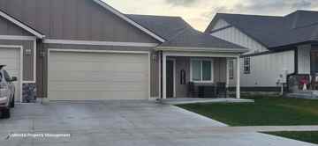 featured image of 816 Foxglove Dr